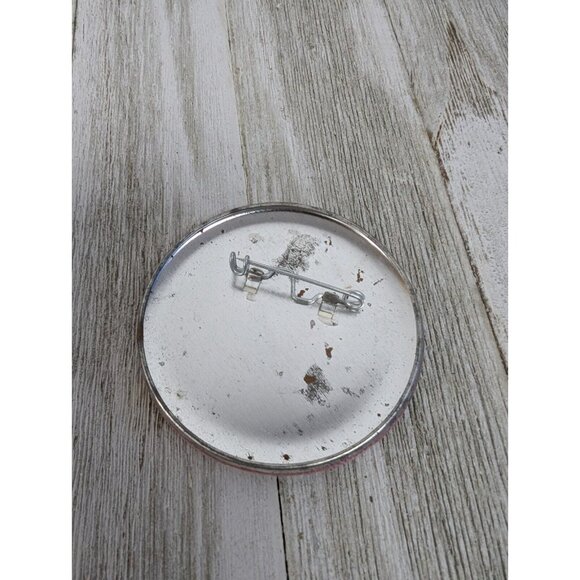 Vintage Kobe Bryant In NBA Courtside Nintendo N64 Pin Pinback - Picture 4 of 4